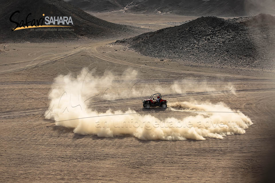 Поездка на закате на багги Polaris RZR в пустыне Шарм